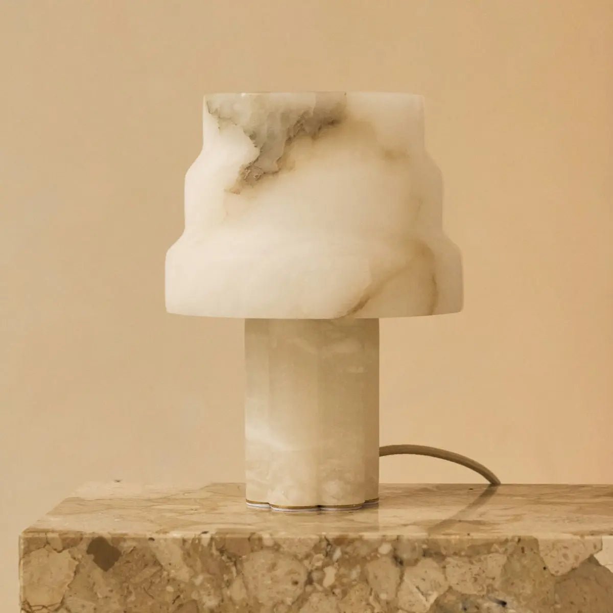 Alessandra Albasten Lamp
